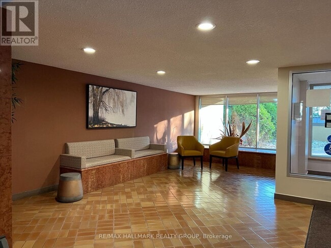Building Photo - 555-555 Brittany Dr