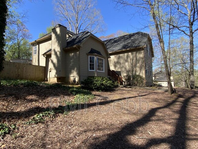 Building Photo - 4756 Forest Glen Ct NE