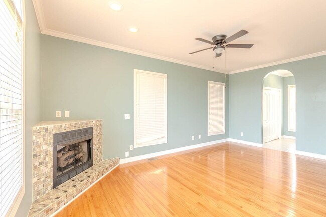 Building Photo - 3 bed, 2.5 bath brick home across from Ted Rhodes Golf Course