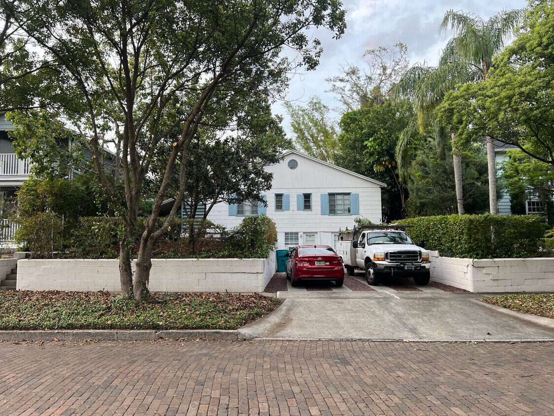 Foto principal - 615 Hillcrest St