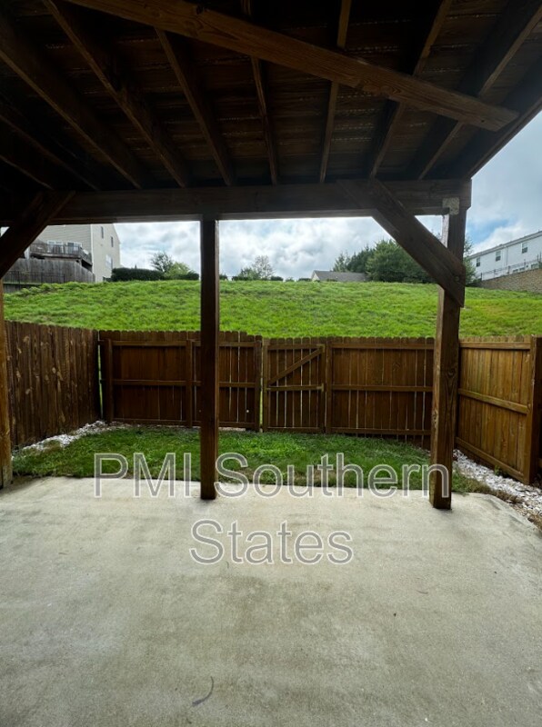 Foto del edificio - 419 Woodbark Ct