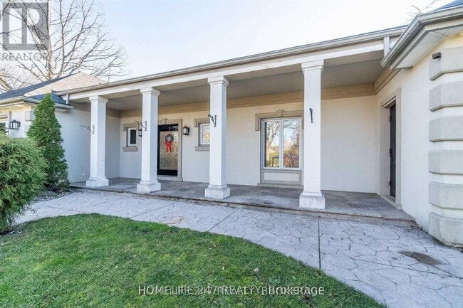 Photo du bâtiment - 137 Commissioners Rd E
