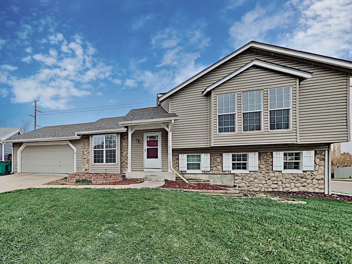 21337 E Aberdeen Dr House Rental in Centennial, CO