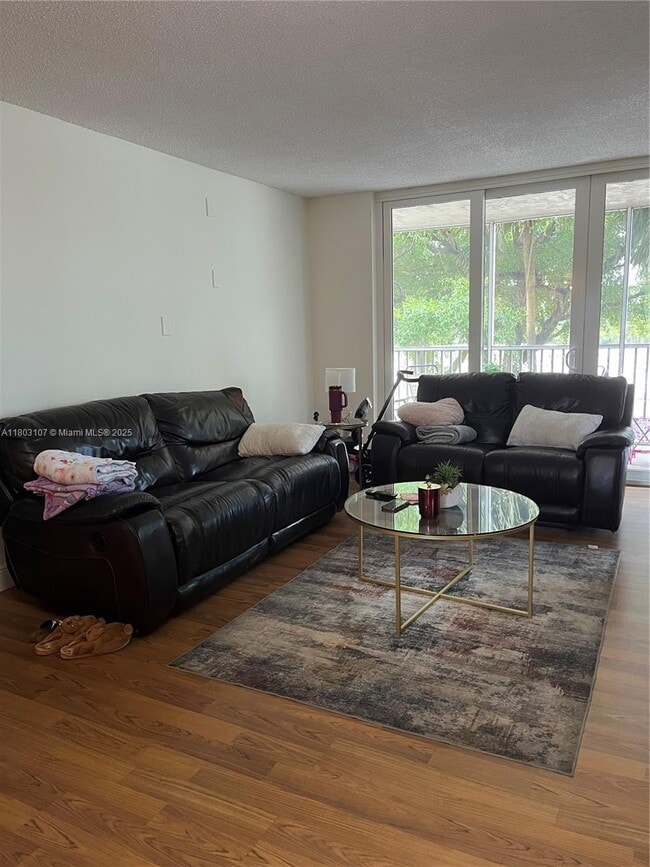 Building Photo - 250 Jacaranda Dr