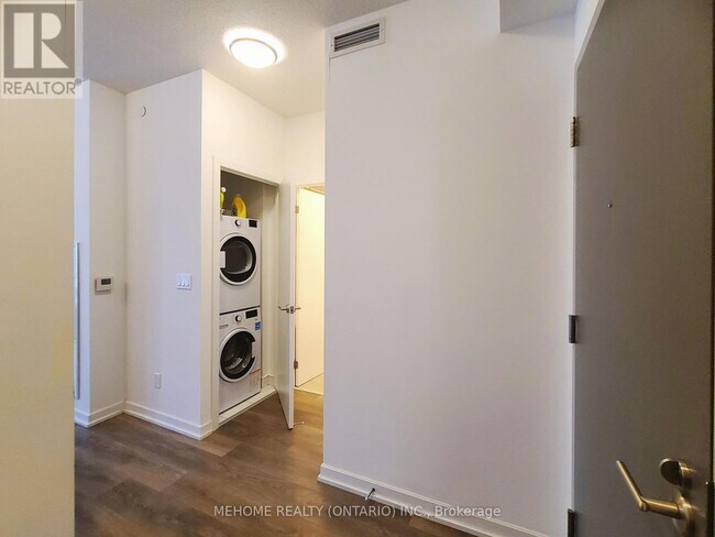 Photo du bâtiment - 32 Forest Manor Rd