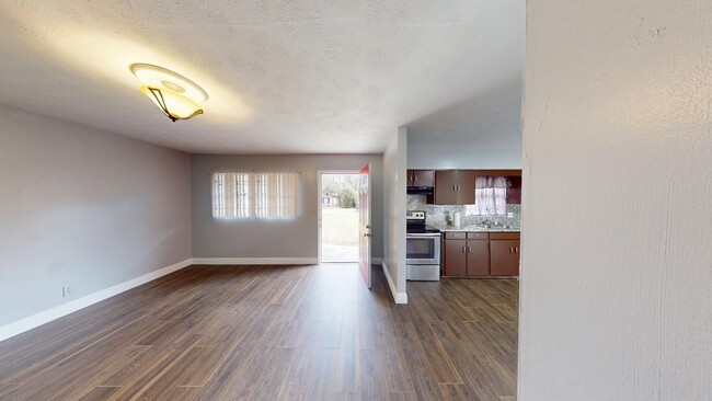 Foto del edificio - 3BR/1BA HOUSE - Riverview Area  **PRORATE ...