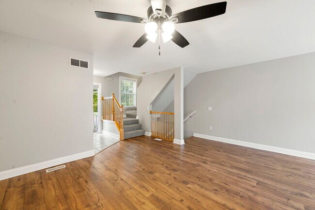 Foto del edificio - 221 W Cortland Center Rd