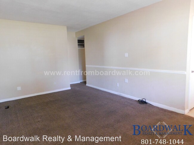 Building Photo - 2 br, 1 bath House - 3689 S 2200 W #109