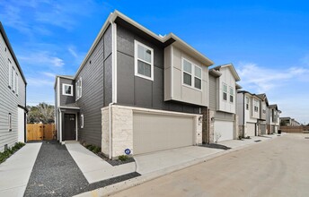 Building Photo - 9912 Storehouse Dr