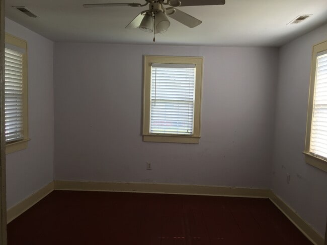 Building Photo - 3723 Makana St