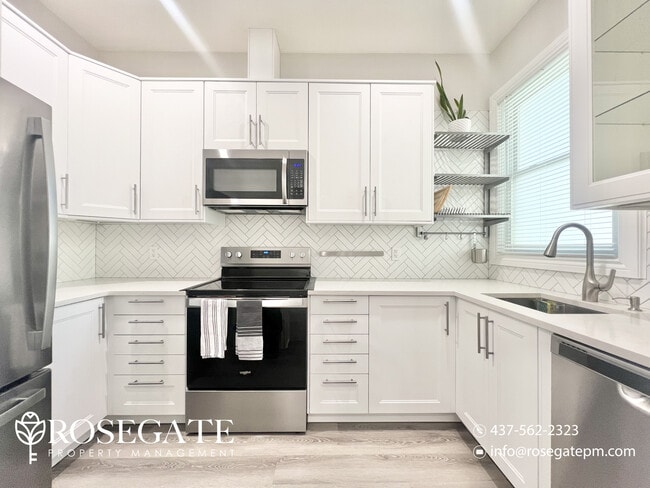 Building Photo - Spacious 2-Bedroom Retreat in the Heart of...