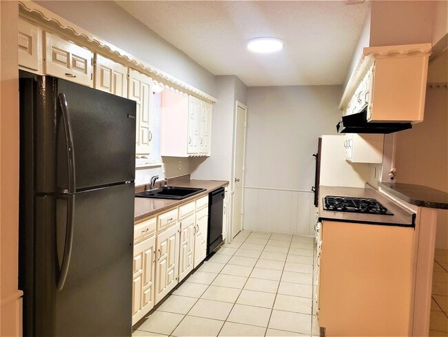 Building Photo - 960 Briarcove Pl