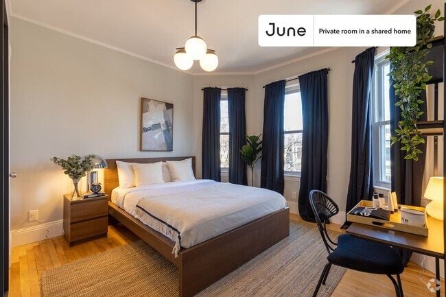 Building Photo - Private bedroom in 4 bed/2 bath Home