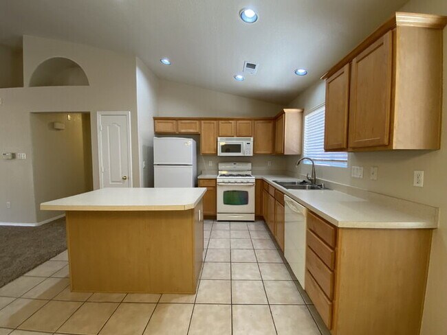 Foto del edificio - 4BR in Cabezon Subdivision