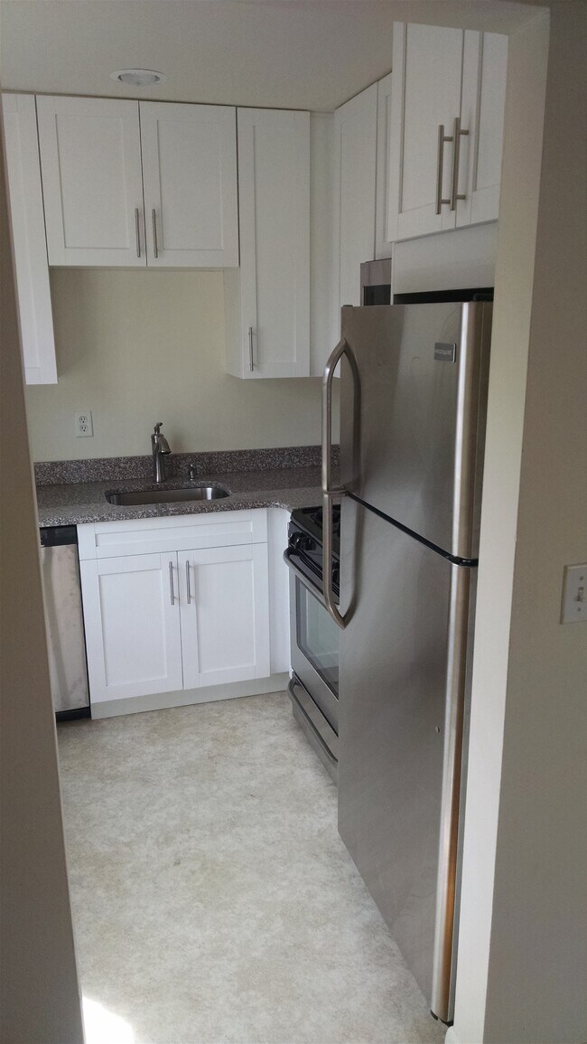 424 Plateau Ave Unit 2, Fort Lee, NJ 07024 Room for Rent in Fort Lee
