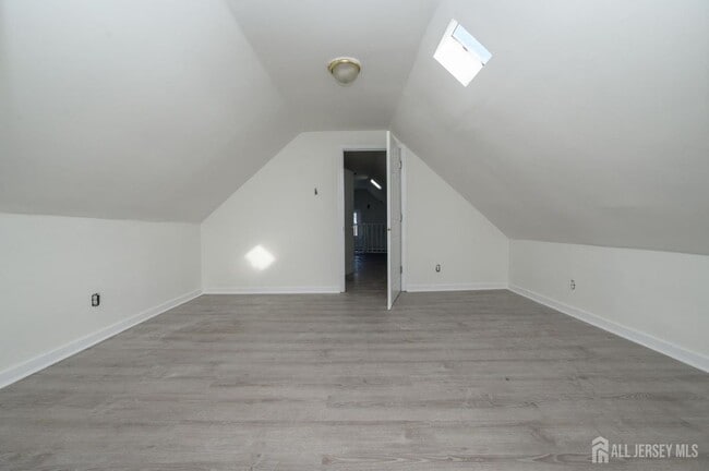 Building Photo - 377 Delavan St