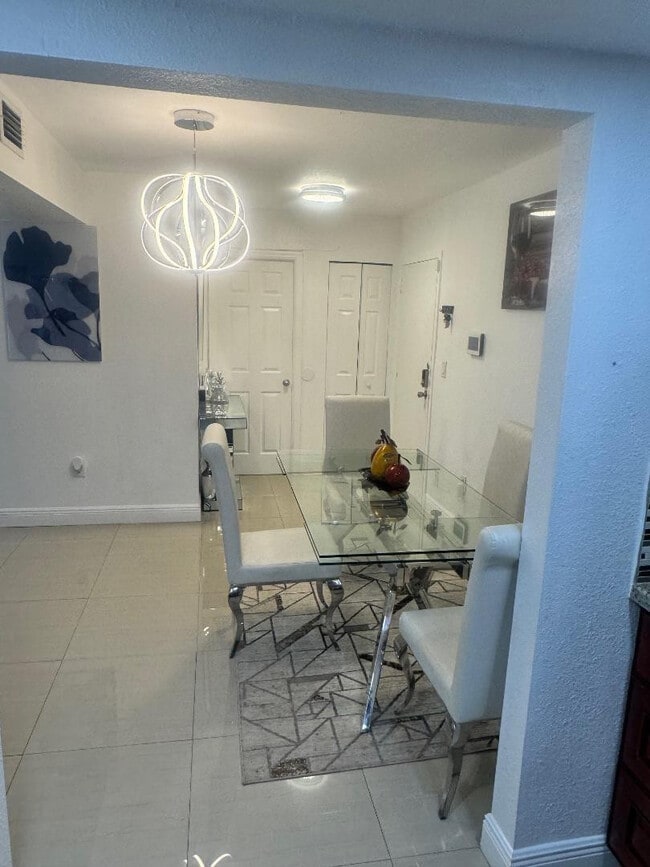 Foto del edificio - 4174 Inverrary Dr