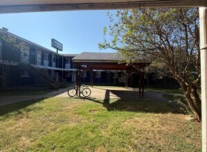 Building Photo - 1601 E Central Texas Expy