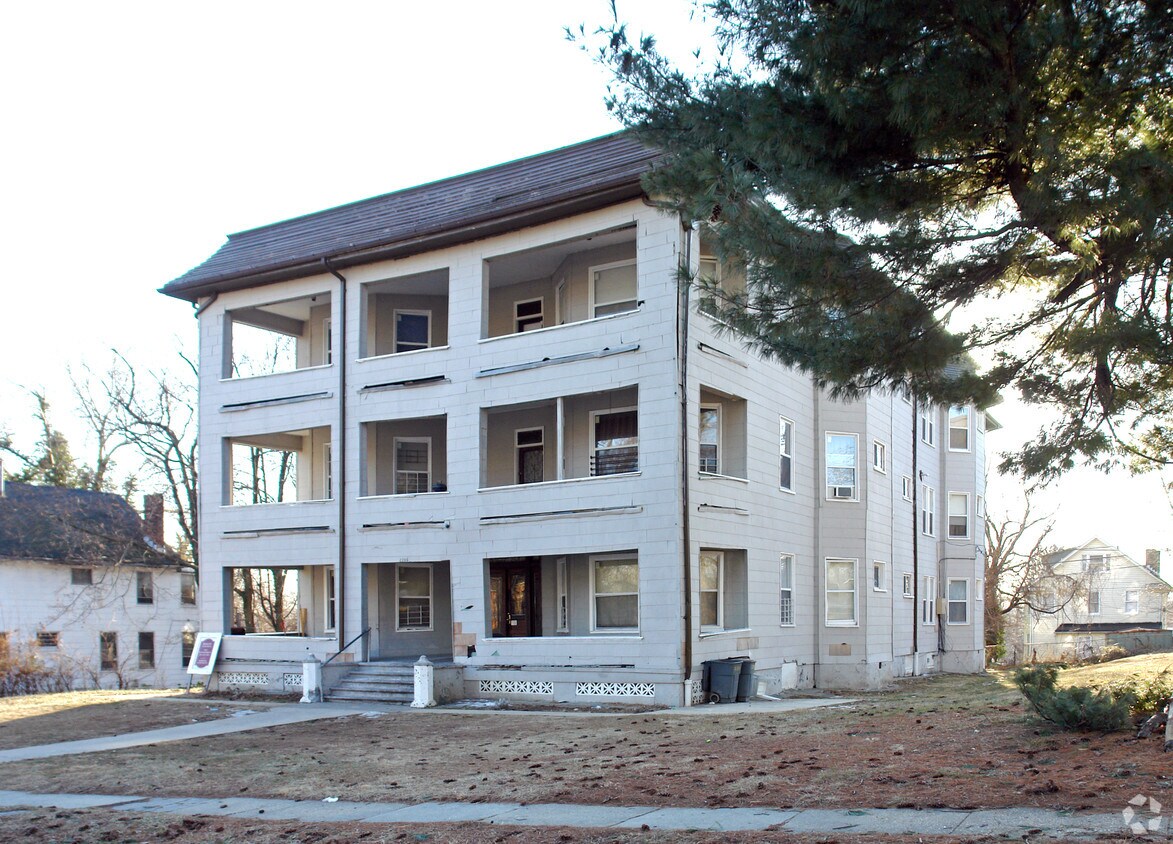 Foto del edificio - 2206 Roslyn Ave