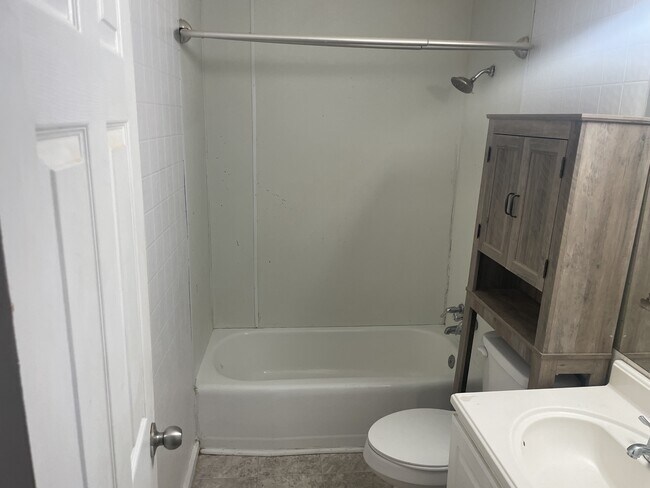 Foto del edificio - 683 Rothell Rd