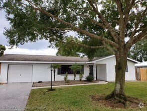Building Photo - 2636 Queenswood Dr