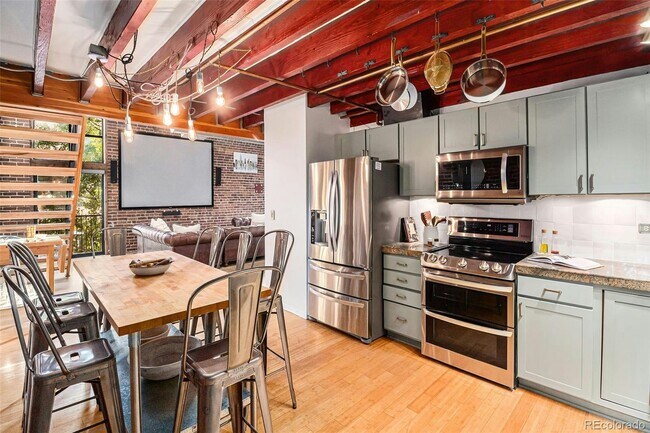 Foto del edificio - 3225 Blake St