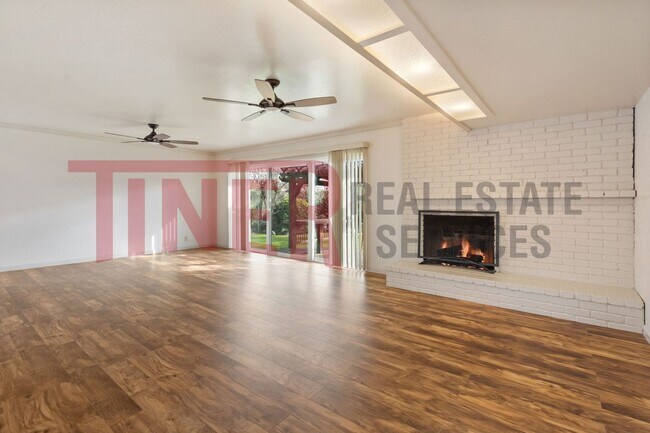 Building Photo - Beautiful 4 bedroom home close to schools ...