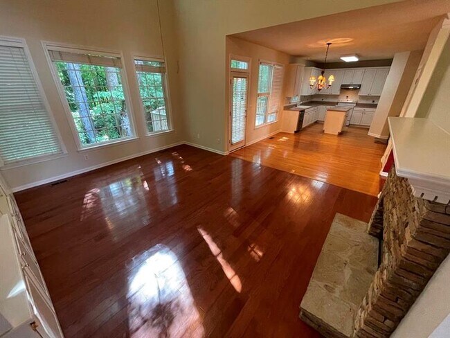 Building Photo - 400 Park Creek Dr