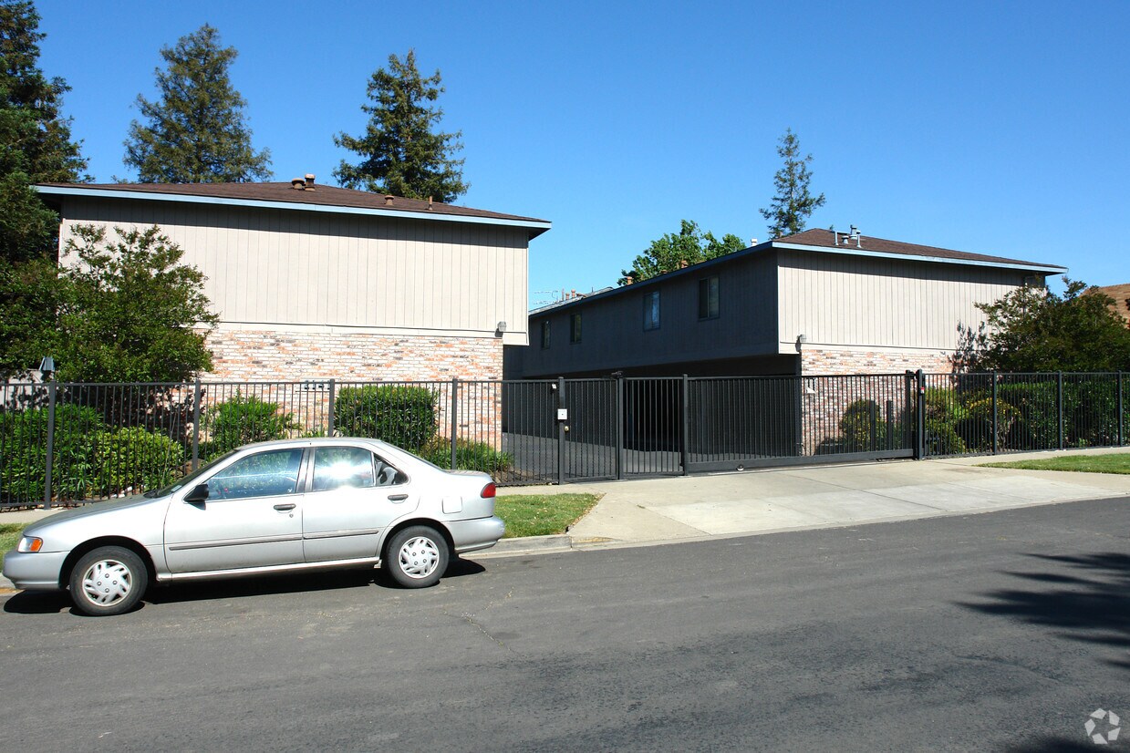 Primary Photo - 2141 Fremont St