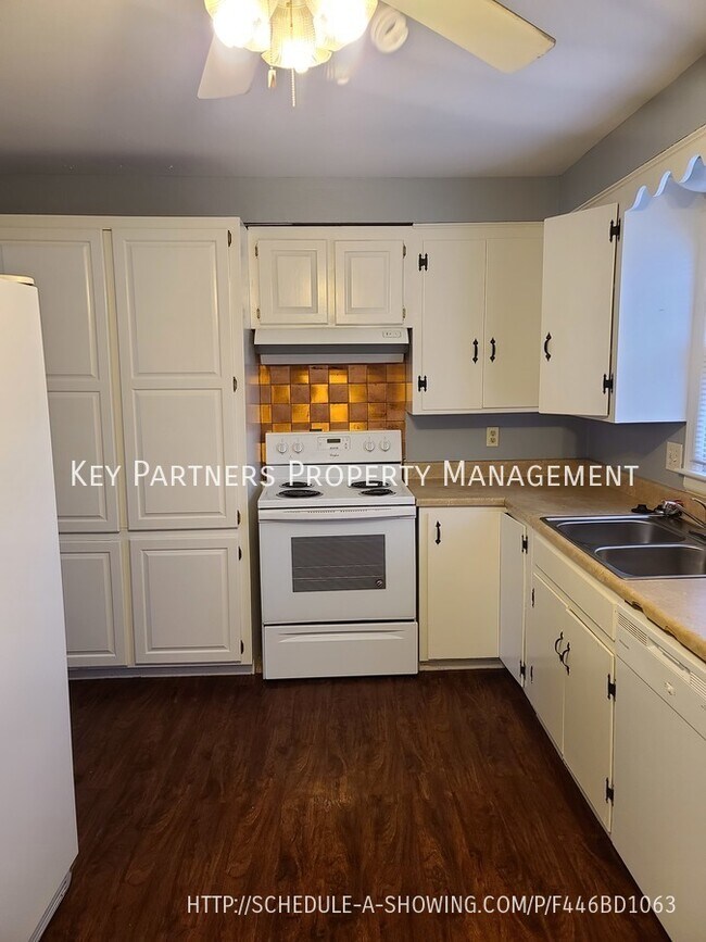 Foto del edificio - 1309 W 100th Terrace - Short term option!