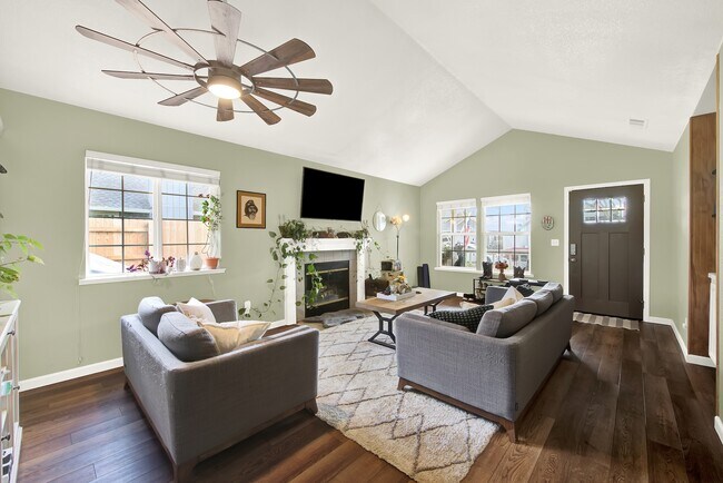 Foto del edificio - 209 White Oak Ln