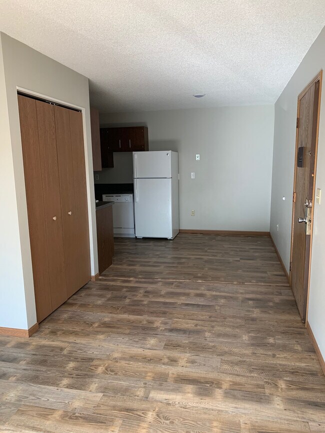 1035 5th Ave NW Unit 3, Valley City, ND 58072 Room for Rent in Valley