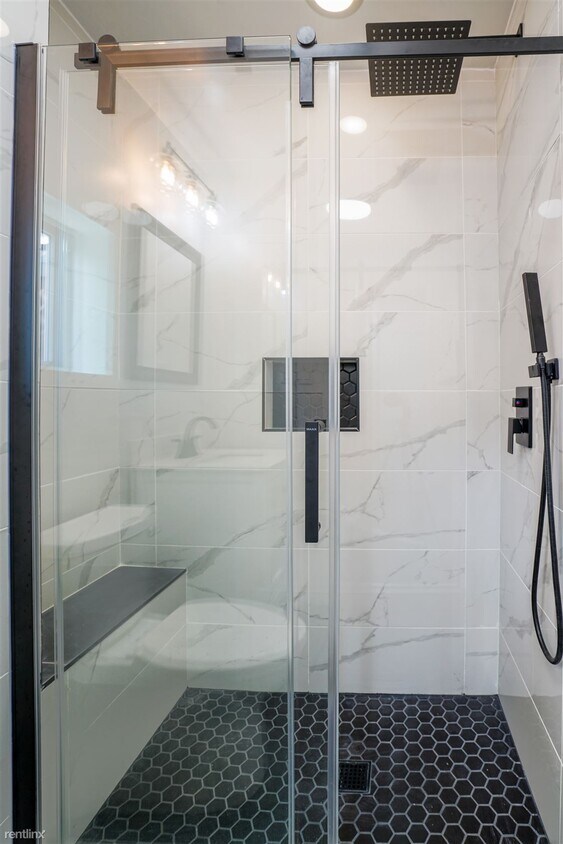 Foto principal - 2 br, 1.5 bath House - 619 Florida Avenue ...