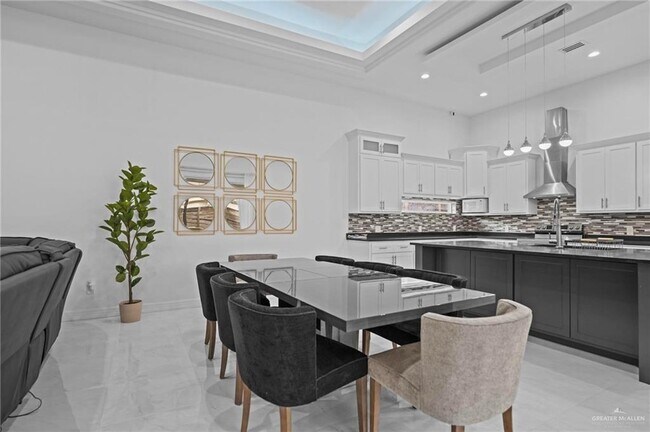 Foto del edificio - 5812 Pelican Ave