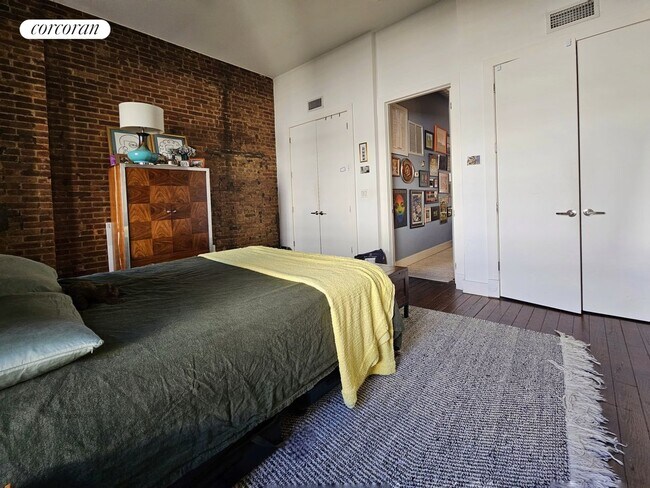 Foto del edificio - 16 Bedford Ave