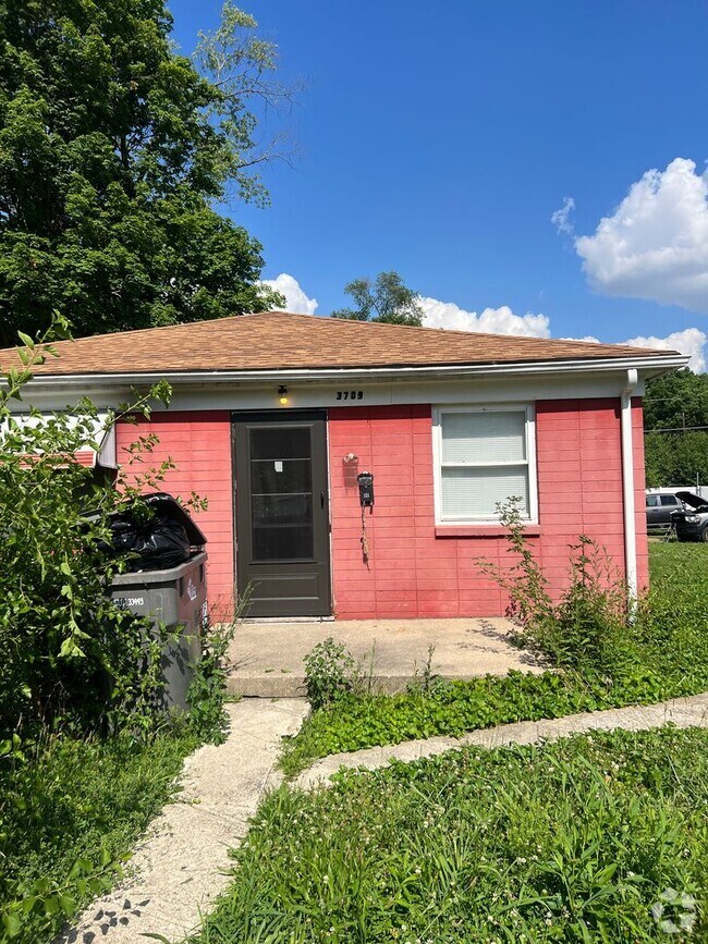 Building Photo - 3709-3711 Kinnear Ave