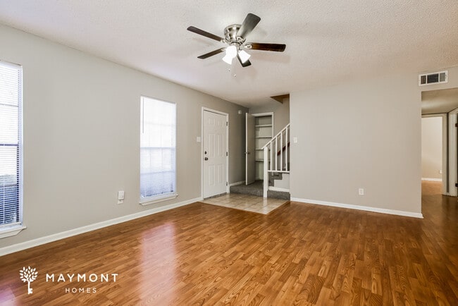 Foto del edificio - 104 Willow Grove Rd