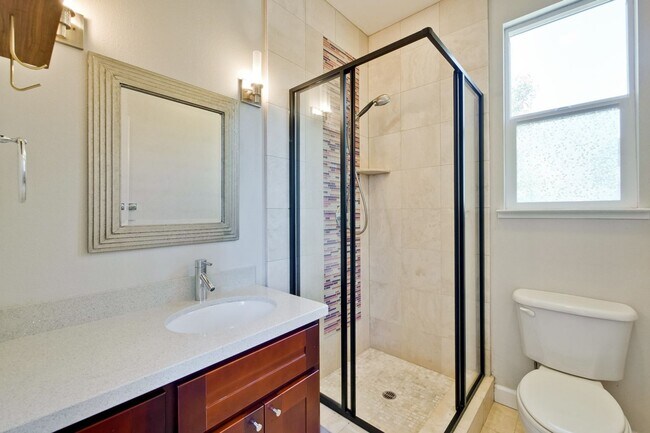 Building Photo - Beautiful 3BR 3BA Home in Mountain View