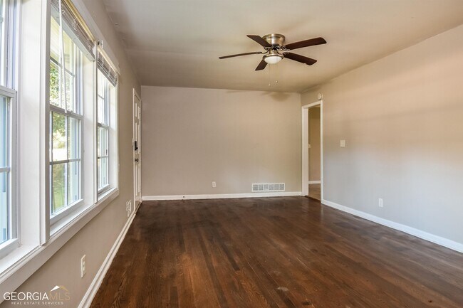 Foto del edificio - 4855 Campbellton Rd SW