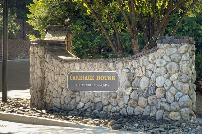 Building Photo - Spacious 3 Bedroom 2 Bathroom Home in Conv...