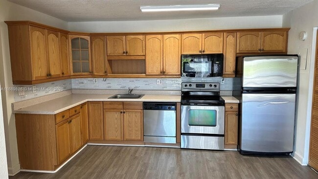 Foto del edificio - 4460 NW 79th Ave