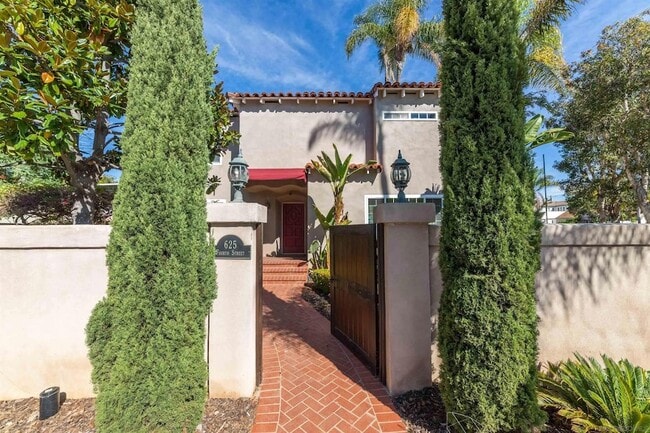 Photo - 625 4th St House