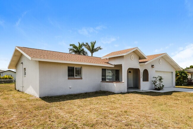 Building Photo - 3520 SE 5th Ave