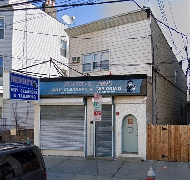 Primary Photo - 300 Summit Ave