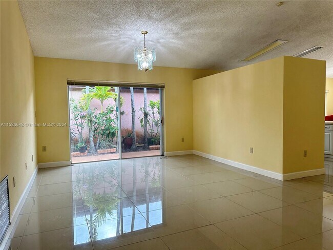 Foto del edificio - 8228 NW 199th Ter
