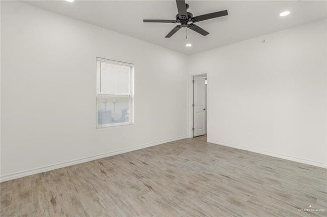 Foto del edificio - 900 E Redbud Ave