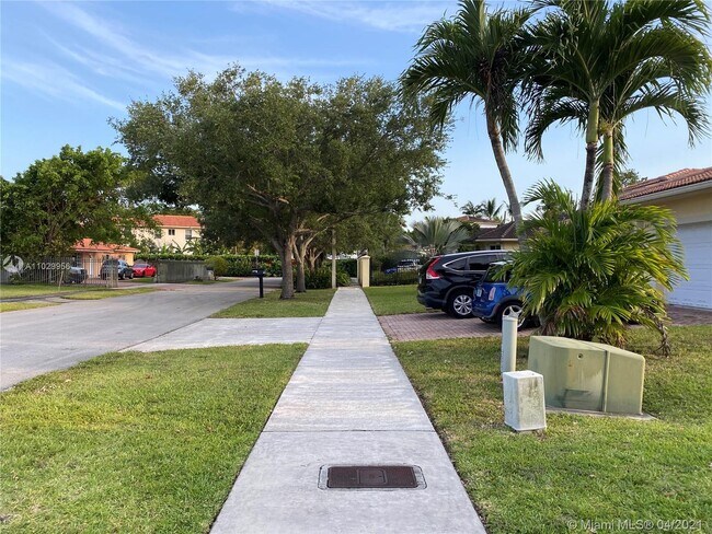 Building Photo - 6402 SW 93rd Pl