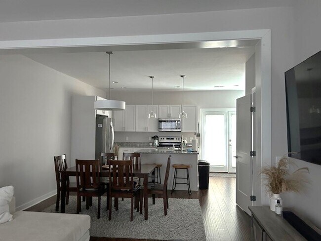 Foto del edificio - Nice 2 Bedroom 2.5 bath townhome with open...