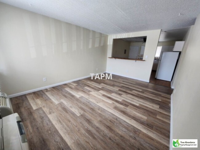 Building Photo - Lovely Two Bedroom Apartment