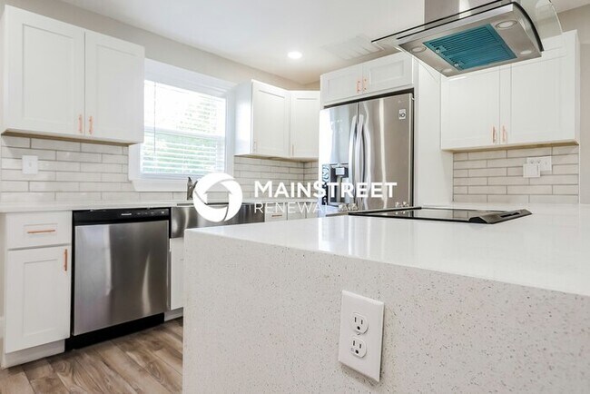 Foto del edificio - 4 Bedroom Pet-Friendly Home in Tampa, FL with Main Street Renewal